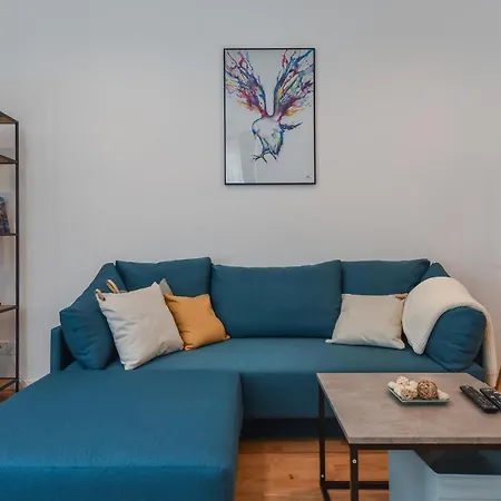 Smart & Modern 2-bdr Flat - Top Location In *