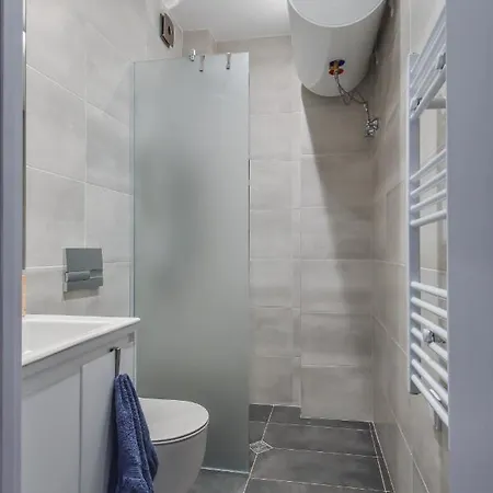Smart & Modern 2-bdr Flat - Top Location In