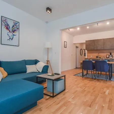 Apartment Smart & Modern 2-bdr Flat - Top Location In
