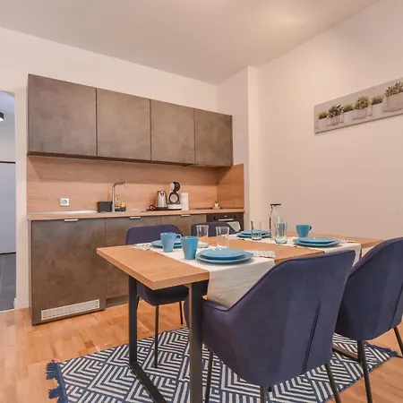 Apartment Smart & Modern 2-bdr Flat - Top Location In *