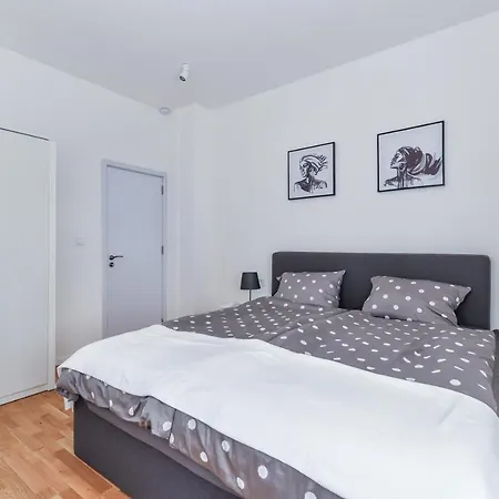 Smart & Modern 2-bdr Flat - Top Location In Apartment
