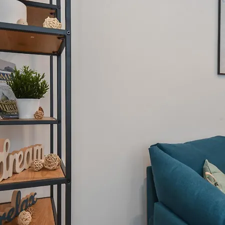 Smart & Modern 2-bdr Flat - Top Location In